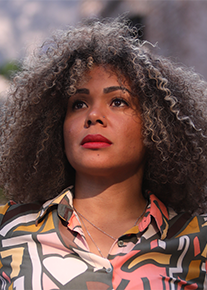 Claudia De la Cruz